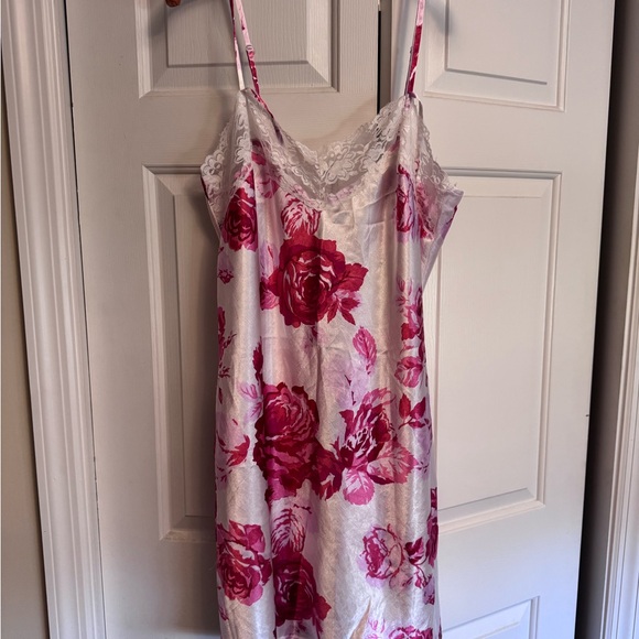 Floral Lace Trim Nightgown and Robe set - Picture 1 of 3